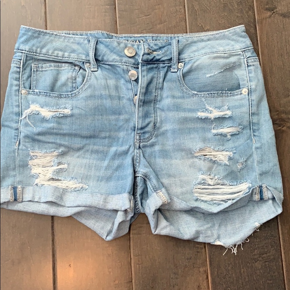 Light Distressed AE shorts 🦅